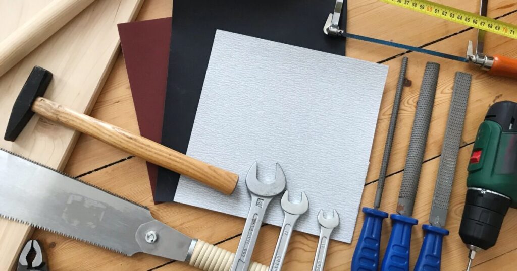 ハンマーやレンチなどDIY作業に必要な工具一式